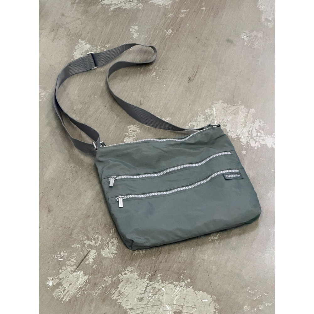 Baggallini Gray Nylon Crossbody Bag Multi Zip Pocket Adjustable Strap Travel Pur